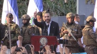 Nayib Bukele irrumpe con militares en el Congreso salvadoreño y abre crisis interna [upl. by Nesahc]