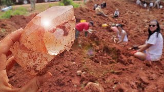 EVERYONE FINDS HUGE CRYSTALS Digging for Clear Quartz at Fisher Mountain Mine in Arkansas [upl. by Gollin]