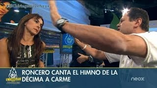 Tomás Roncero le canta el himno del Madrid a Carme Barceló [upl. by Jet753]