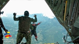 Espectacular salto de paracaidismo militar en Tolemaida de 963 caballeros del aire [upl. by Savory993]