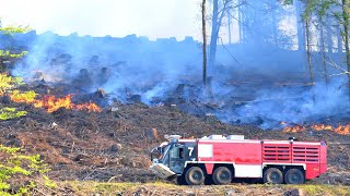 20042020  Gummersbach Riesiger Waldbrand bedroht Ortschaften Flugfeldlöschfahrzeuge im Einsatz [upl. by Tunnell]